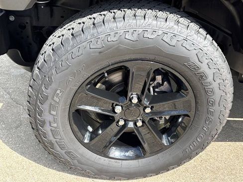 Used 2022 Jeep Wrangler Unlimited Sahara AWD/4WD image 12