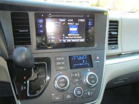 Used 2017 Toyota Sienna LE image 51