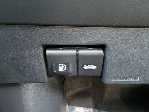 Used 2025 Nissan Versa S w/ Trunk Package image 26