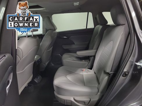 Used 2023 Toyota Highlander XLE image 25