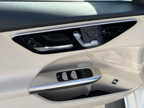 Used 2025 Mercedes-Benz C 300 4MATIC Sedan image 17