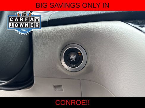 Used 2024 Chrysler Pacifica Touring-L FWD image 18