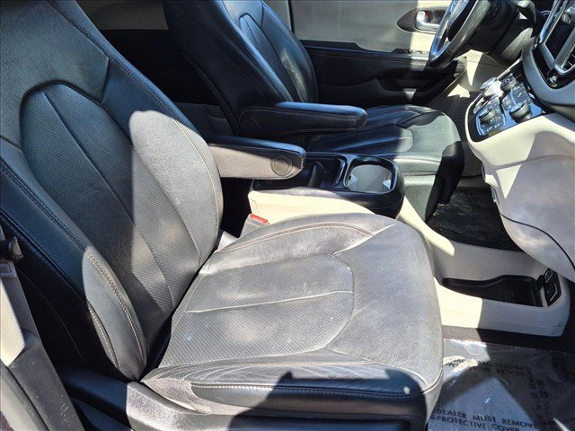 Used 2020 Chrysler Pacifica Touring-L FWD image 20