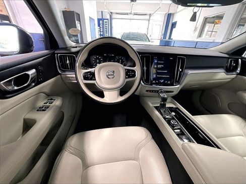 Used 2020 Volvo V60 T5 Cross Country w/ Protection Package AWD/4WD image 18