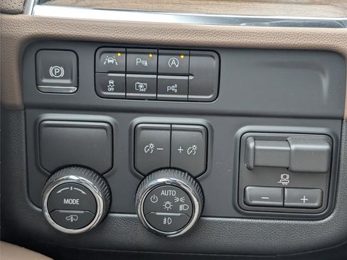 New 2026 Chevrolet Suburban High Country RWD image 31