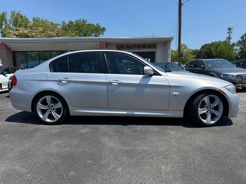 Used 2011 BMW 335i xDrive Sedan AWD/4WD image 2