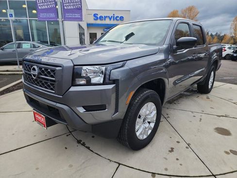 Used 2023 Nissan Frontier SV image 2
