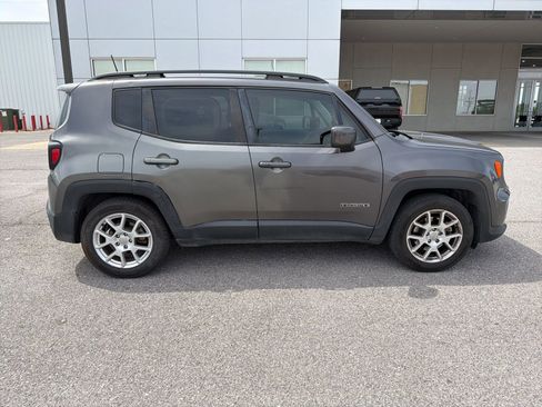 Used 2019 Jeep Renegade Latitude image 3