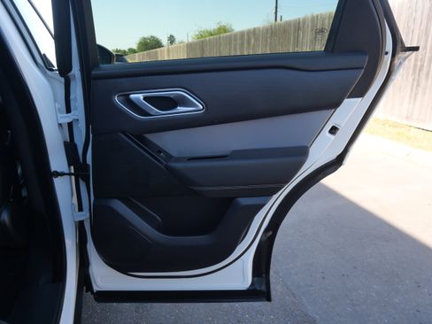 Used 2022 Land Rover Range Rover Velar R-Dynamic S image 11