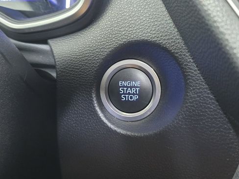 Used 2022 Toyota Corolla Cross XLE image 32