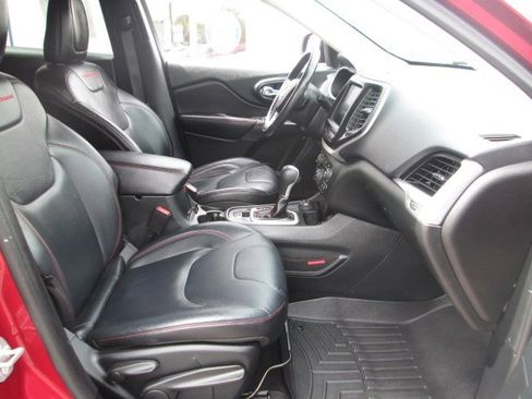 Used 2014 Jeep Cherokee Trailhawk w/ Technology Group image 15