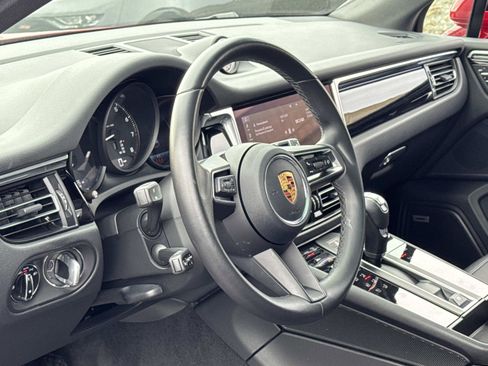 Used 2022 Porsche Macan image 11