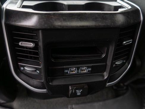 Used 2022 RAM 1500 Big Horn AWD/4WD image 17