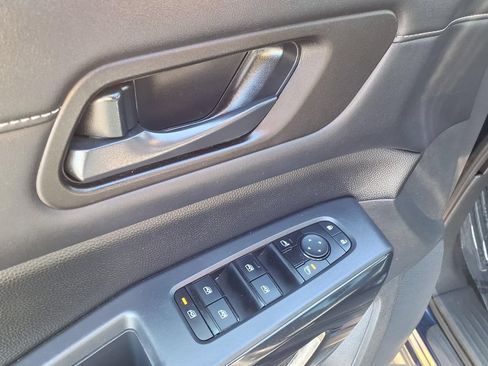 Used 2024 Nissan Pathfinder SV FWD image 19