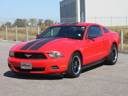 Used 2011 Ford Mustang Premium image 2