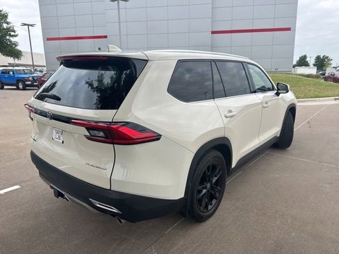 Used 2024 Toyota Grand Highlander AWD Hybrid image 3