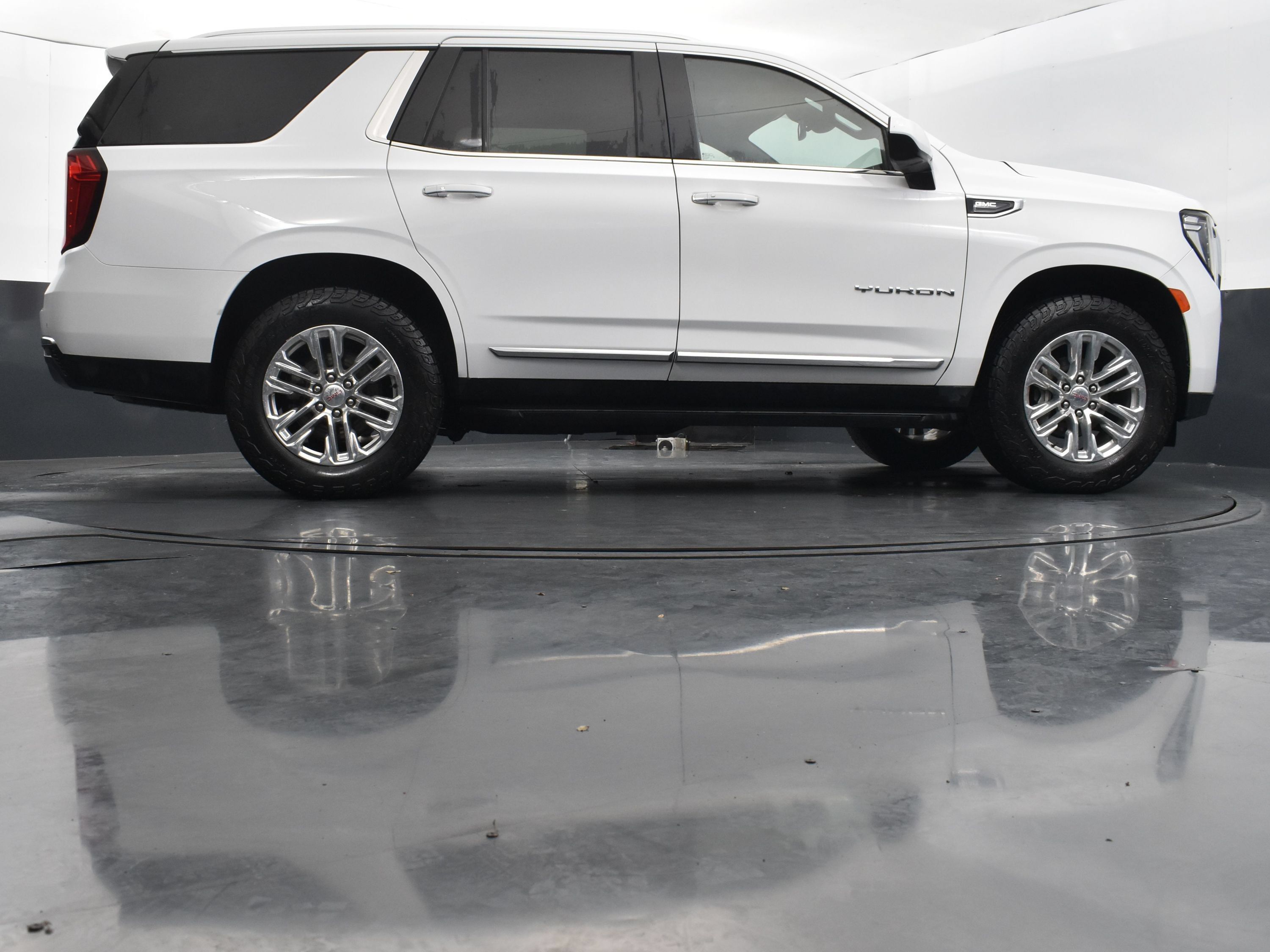 Used 2023 GMC Yukon SLT AWD/4WD image 40