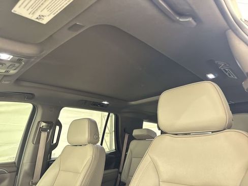 Used 2022 GMC Yukon SLT w/ SLT Premium Package image 19