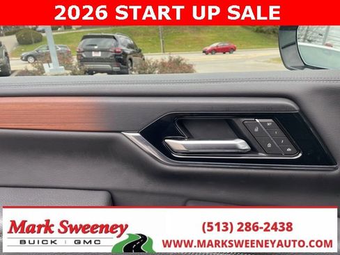 Used 2025 GMC Yukon XL Denali image 8