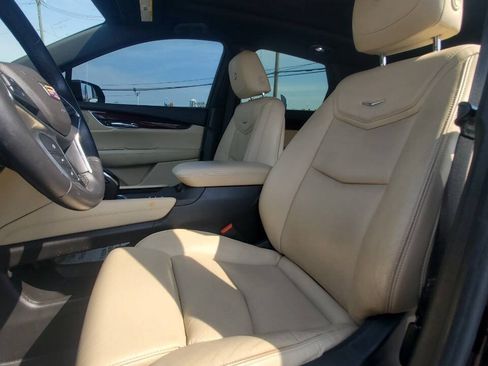 Used 2017 Cadillac XT5 Luxury w/ Driver Awareness Package AWD/4WD image 11