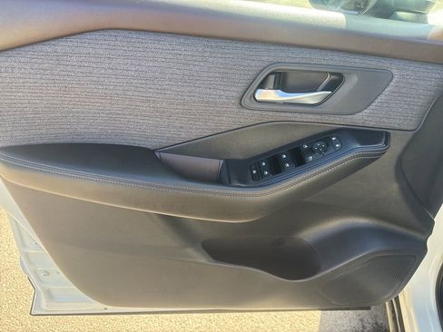 Used 2023 Nissan Rogue SV AWD/4WD image 19