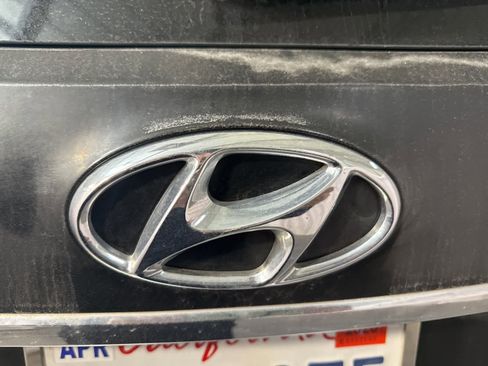 Used 2018 Hyundai Santa Fe SE image 14