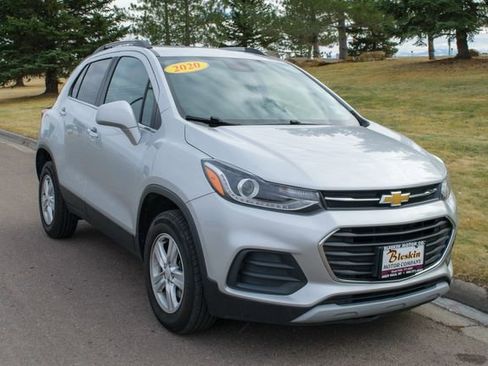 Used 2020 Chevrolet Trax LT w/ LT Convenience Package image 8