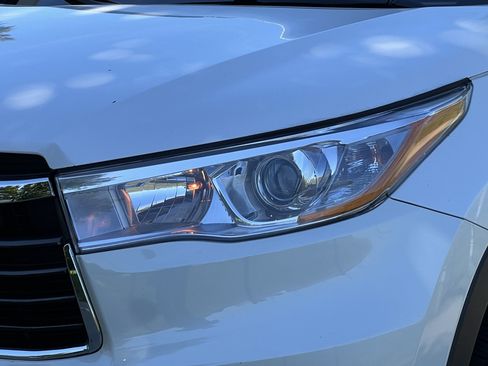 Used 2016 Toyota Highlander XLE FWD image 7