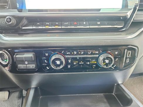 Used 2023 Chevrolet Silverado 1500 High Country image 32