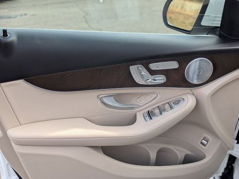 Used 2020 Mercedes-Benz GLC 300 4MATIC image 12