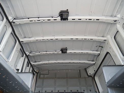 Used 2018 Nissan NV 2500 SV image 40