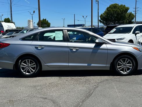 Used 2015 Hyundai Sonata SE w/ Option Group 09 FWD image 3