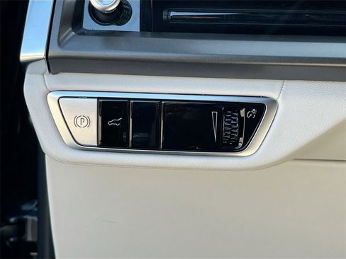 New 2026 Cadillac Vistiq Luxury image 10