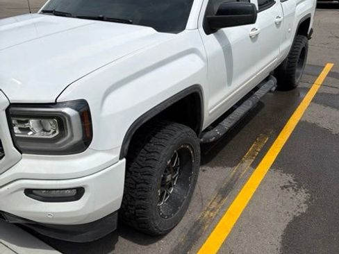 Used 2017 GMC Sierra 1500 SLT AWD/4WD image 3
