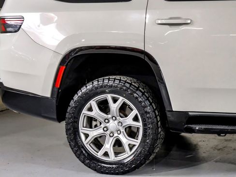 Used 2022 Jeep Wagoneer Series II image 6