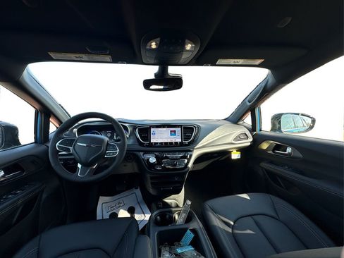 New 2026 Chrysler Pacifica Select image 22