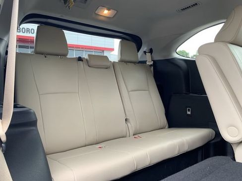 Used 2024 Toyota Highlander XLE AWD/4WD image 37
