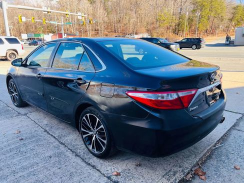 Used 2016 Toyota Camry LE image 9