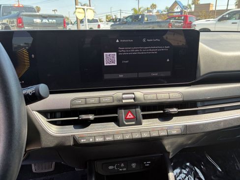 Used 2025 Kia K4 LXS image 17