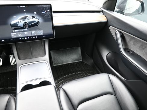 Used 2022 Tesla Model Y Performance image 34