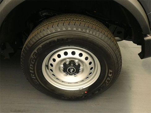 New 2025 Ford Bronco 4-Door image 9