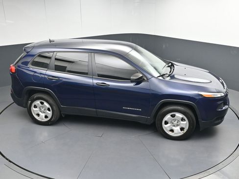 Used 2016 Jeep Cherokee Sport image 29