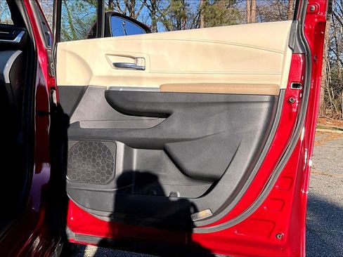 Used 2021 Toyota Sienna Limited image 23