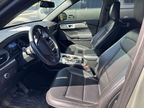 Used 2020 Ford Explorer XLT w/ Equipment Group 202A image 8