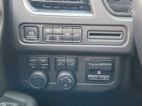 Used 2021 Chevrolet Tahoe Z71 w/ Z71 Signature Package image 23