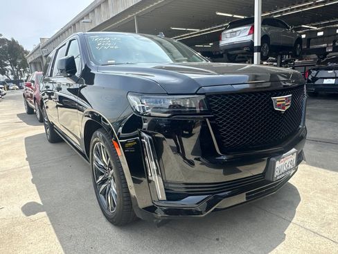 Used 2021 Cadillac Escalade ESV Sport Platinum image 2