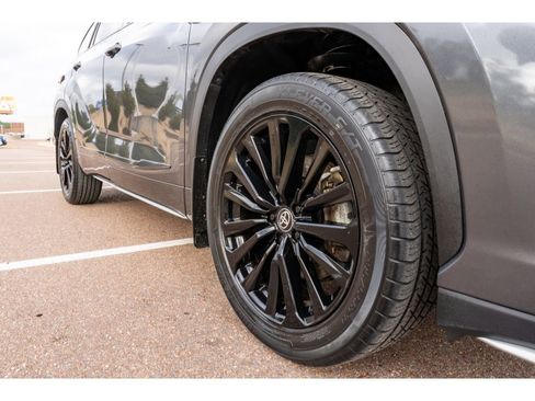 Used 2023 Toyota Highlander XSE image 9