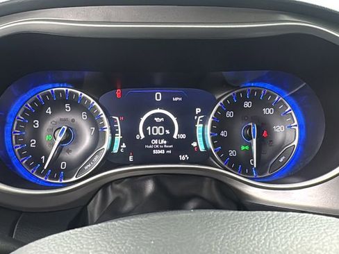 Used 2025 Chrysler Pacifica Select FWD image 23