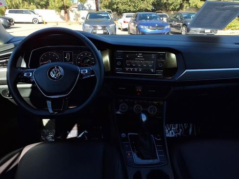 Used 2020 Volkswagen Jetta SE w/ SE Cold Weather Package image 19