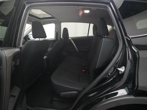 Used 2018 Toyota RAV4 XLE AWD/4WD image 16